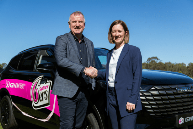 L-R: John Kett (GWM), Rachael Haynes (Sydney Sixers).